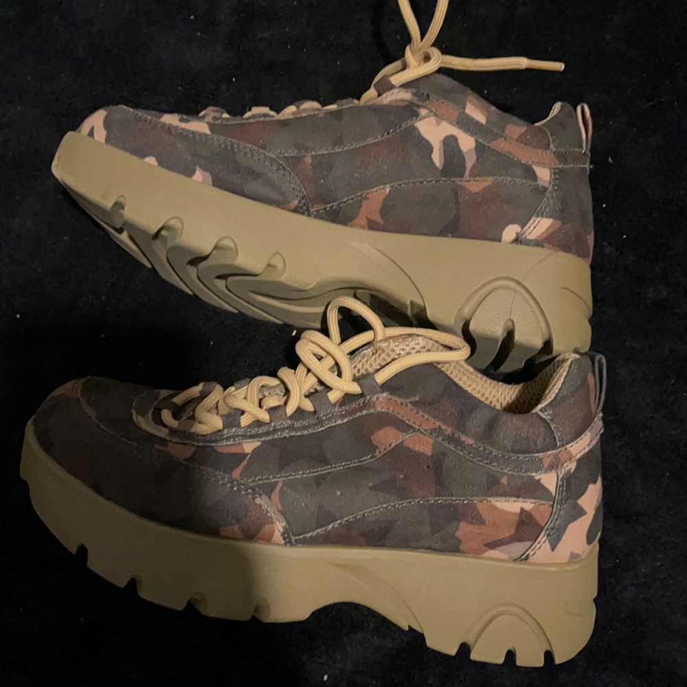 Camo print platform chunky sneakers